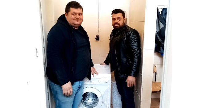 Malkara'da hırsızlığa üzülen taraftar takımına çamaşır makinesi hediye etti