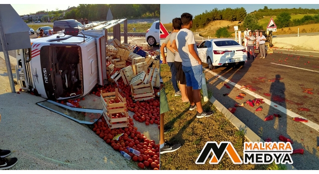 Malkara'da domates yüklü kamyonetin devrilme anı kamerada