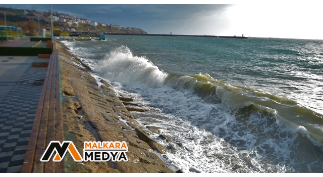 Marmara'da deniz ulaşımına fırtına engeli