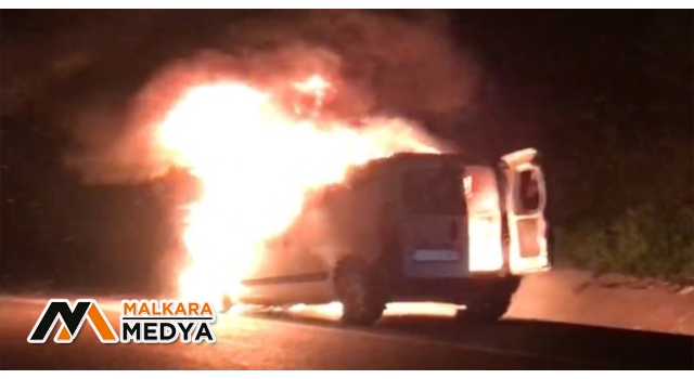 Cayır cayır yanan aracını gözyaşlarıyla izledi