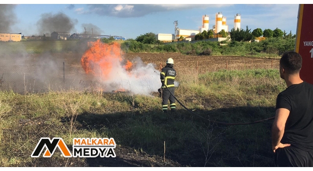 Malkara'da akaryakıt istasyonu yakınlarındaki lastik ateşi korkuttu