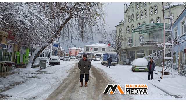 Malkara güne karla uyandı