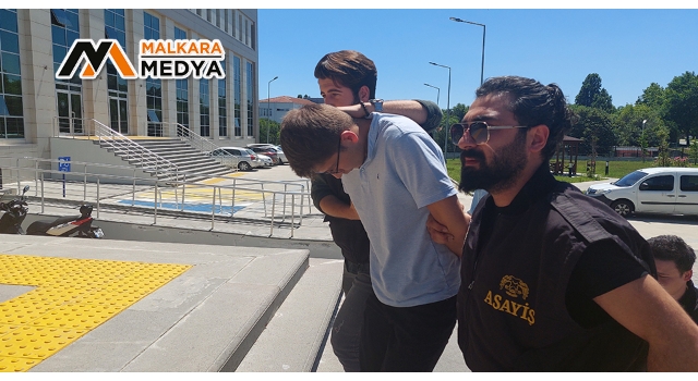 Bir hafta önce boşandığı eski eşini ve 3 yaşındaki oğlunu bıçaklayarak öldürdü