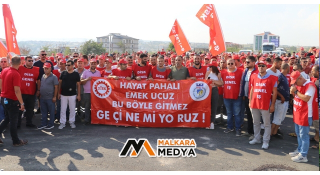 Tekirdağ’da maaşını az bulan yüzlerce işçi belediyeye yürüdü