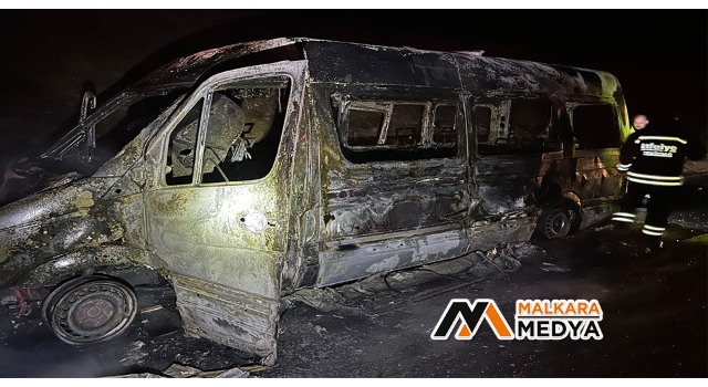 Malkara'da seyir halindeki minibüs alev alev yandı
