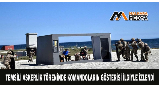 Temsili askerlik töreninde komandoların gösterisi ilgiyle izlendi