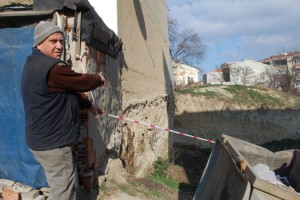 Malkara'da inşaat kazısı bina sakinlerini korkutuyor