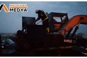 Malkara’da iş makinesi yandı