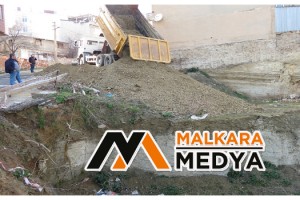 Malkara'da korkutan çukur dolduruldu