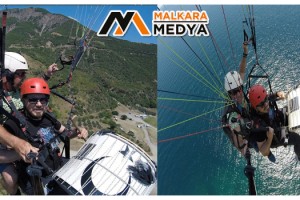600 metrede paraşütte davul çaldı