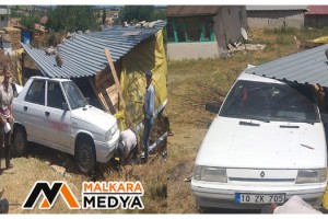Malkara'da el freni unutulan otomobil koyunların bulunduğu ağıla daldı