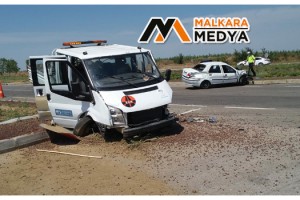 Malkara’da Otomobil ile Kamyonet Çarpıştı; 3 Yaralı