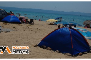 Tatilciler akın etti, Saros sahilleri çadır kente döndü