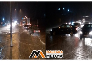 Malkara'da sağanak yağış sonrası yollar göle döndü, İstanbul - Çanakkale yolu trafiğe kapandı