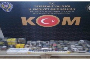 Malkara uygulama noktasında binlerce kaçak cinsel içerikli ürün ele geçirildi