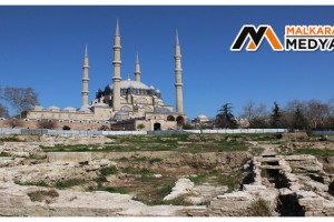 Mimar Sinan 445 yıl önce kendisini yaptı, şimdi meydanı yapılamıyor