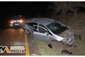 Malkara'da kazada hurdaya dönen aracın başında kimse olmayınca jandarma çevrede arama yaptı