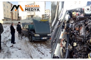 Malkara'da yanan otomobilini kumla söndürdü