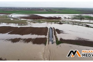Hayrabolu’da yollar ve tarlalar sular altında kaldı