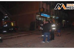 Malkara'da tamiri biten çatıda yangın çıktı, mahalleli sokağa döküldü