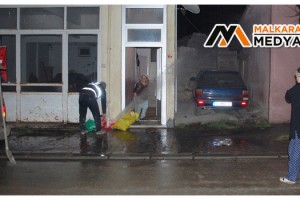 Malkara'da basınca dayanamayan boru patladı, fışkıran su yaşlı kadını isyan ettirdi: “YANGIN VAR DİYE BAĞIRACAĞIM ŞİMDİ”