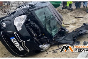 Malkara'da taklalar atan lüks otomobil hurdaya döndü: 4 yaralı