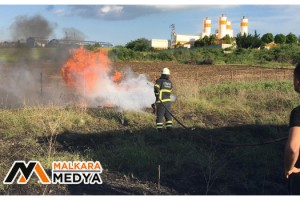Malkara'da akaryakıt istasyonu yakınlarındaki lastik ateşi korkuttu