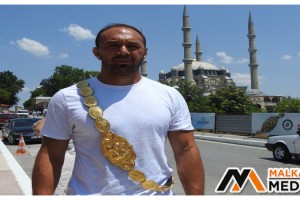 Başpehlivan Gürbüz babasının hayalini gerçekleştirmek istiyor