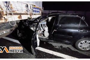 Otomobil kamyona ok gibi saplandı: 1 yaralı