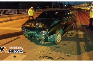 Malkara'da kırmızı ışıkta bekleyen otomobile çarptı: 2 yaralı