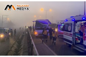 İşçi servisi tıra arkadan çarptı: 12 işçi yaralı